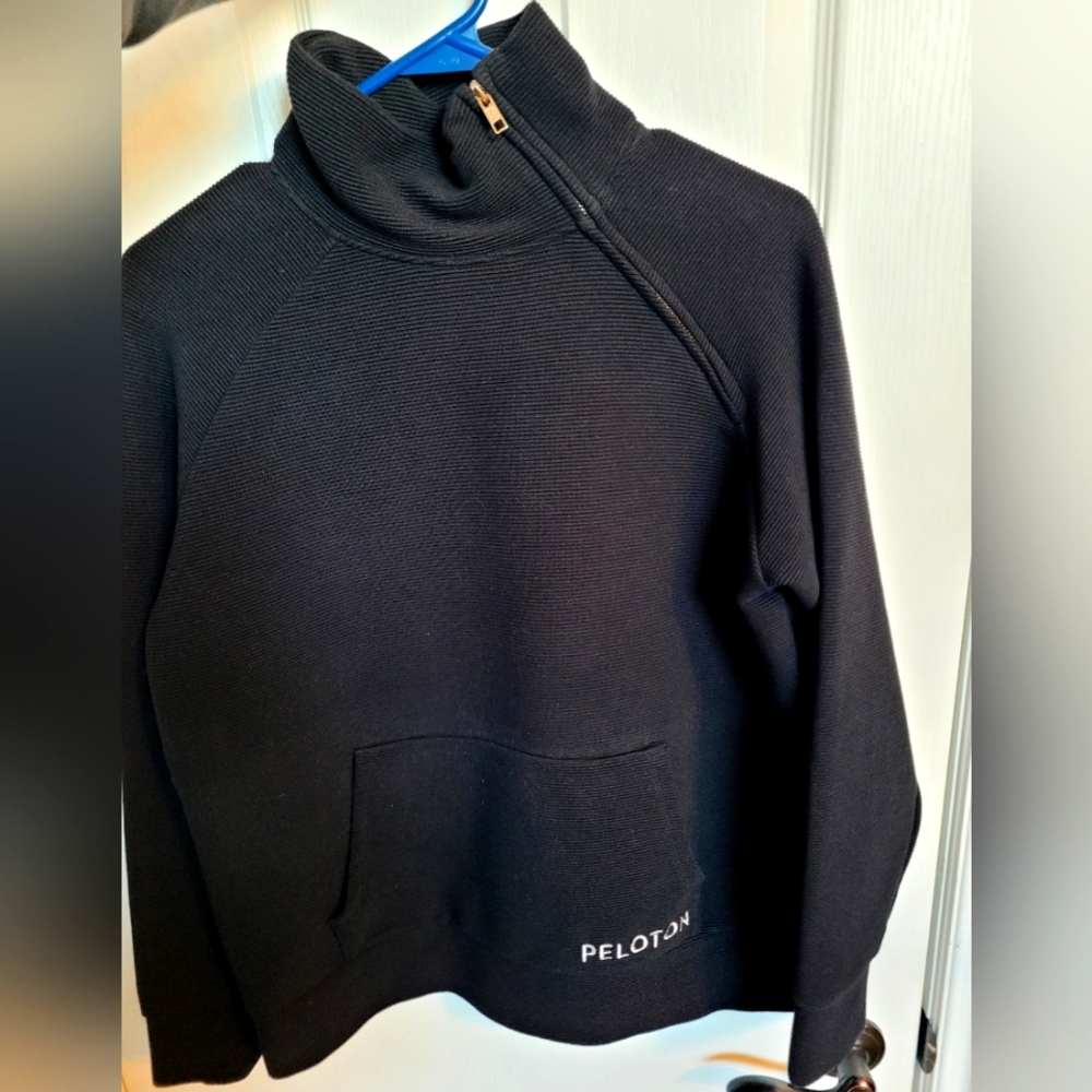 Peloton pull over sweater